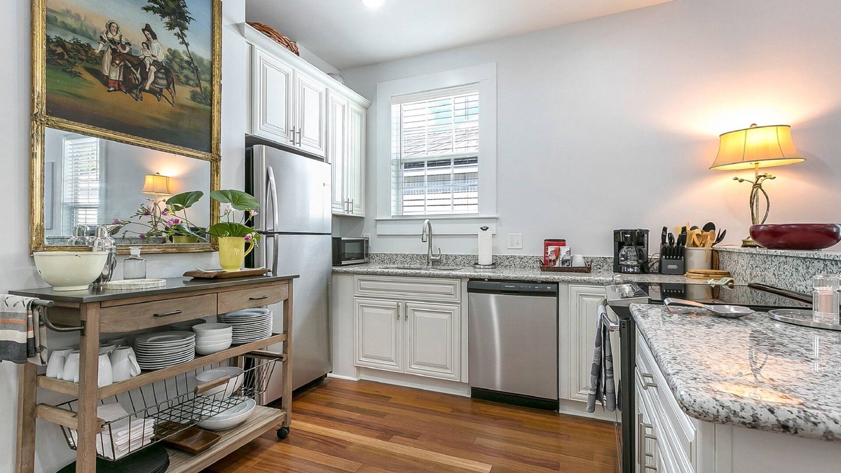 Irish Channel House | Spacious 5 Bedroom Near Magazine St & Uptown