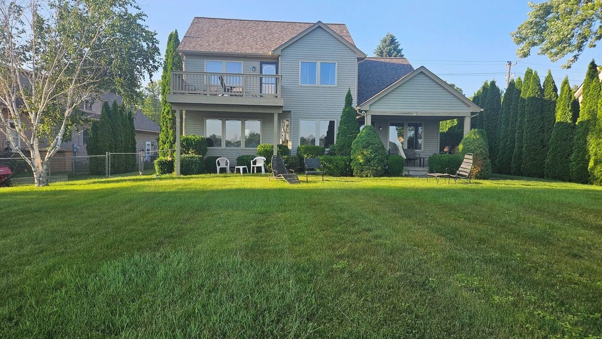 Algonac House | Spacious 5 Bedroom - right on the St. Clair River with private dock and frontage