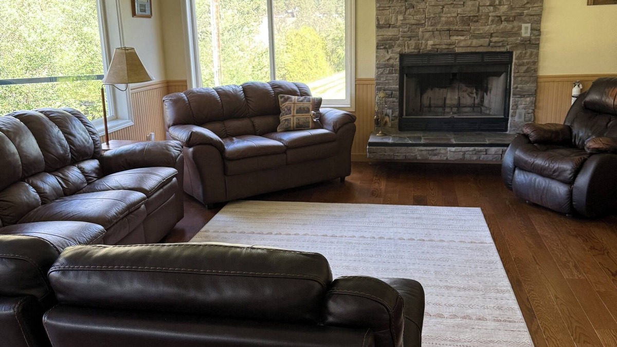 Superior House | Spacious 5 bedroom Riverfront Retreat Hot Tub, Sauna & Family Fun, WiFi & More!