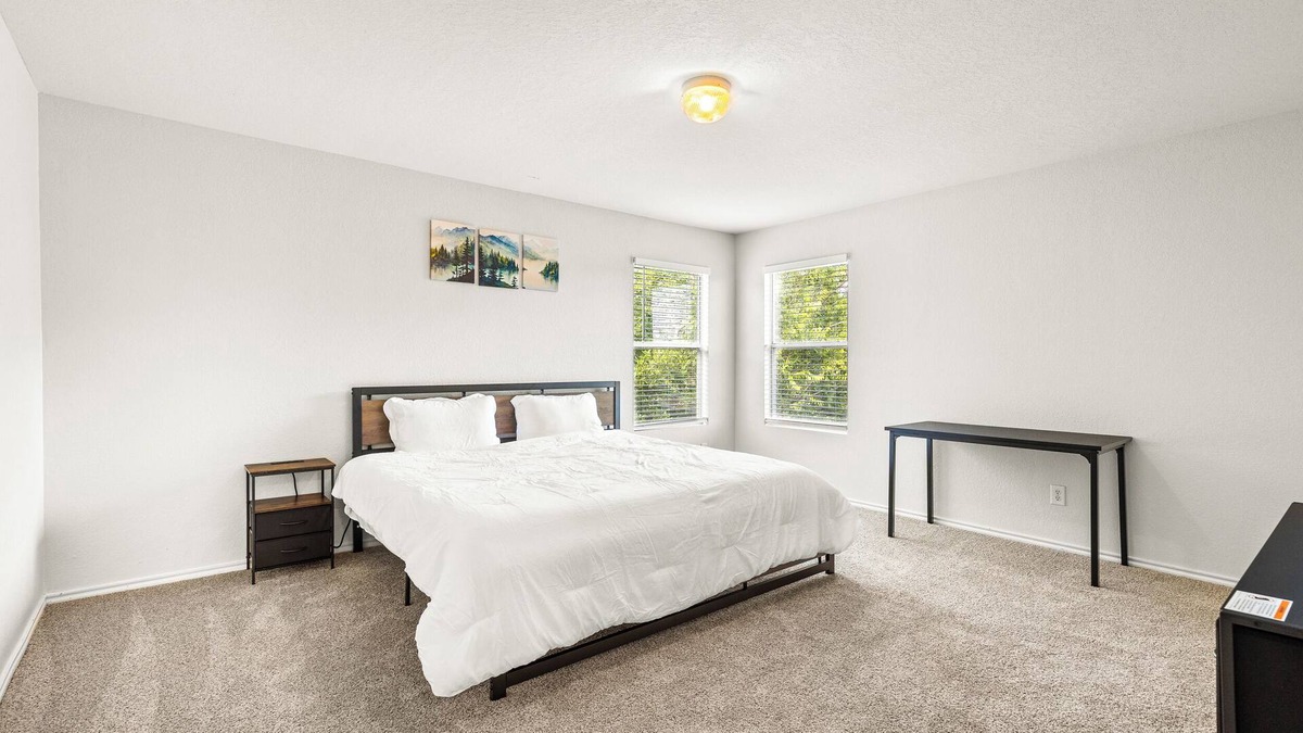 West San Antonio House | Spacious 5 bedroom San Antonio home. Convenient access to Seaworld and Lackland