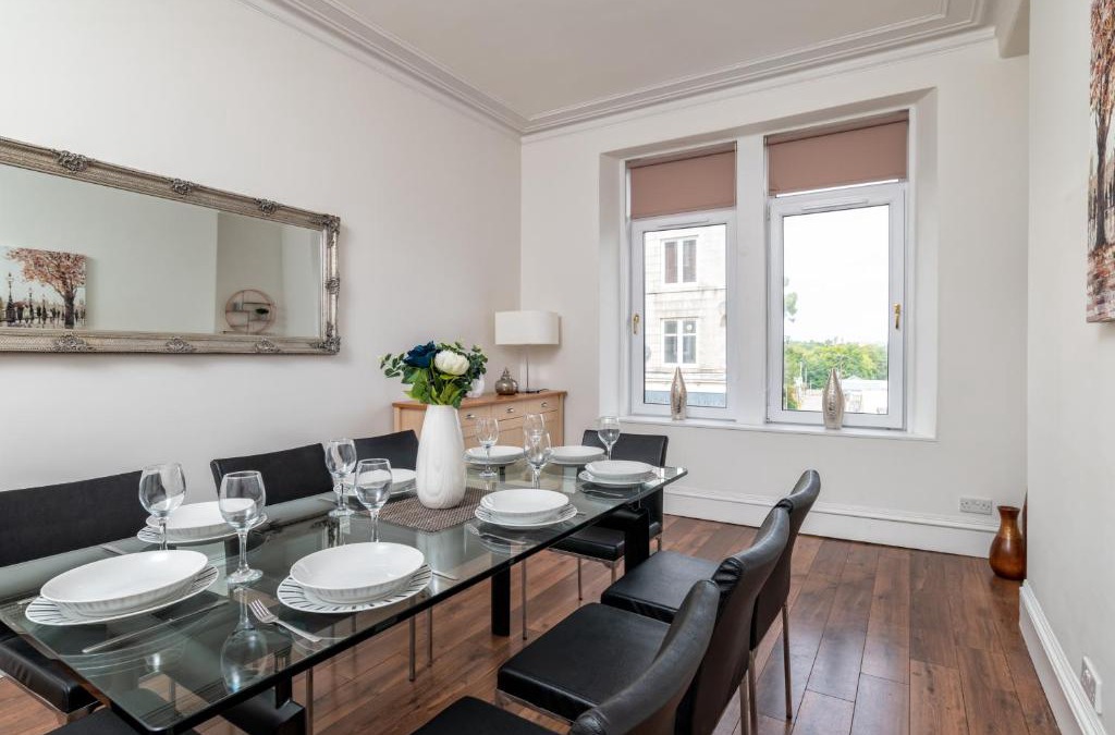 Central Aberdeen Apartment | Spacious 5-Bedroom Townhouse in the West-End