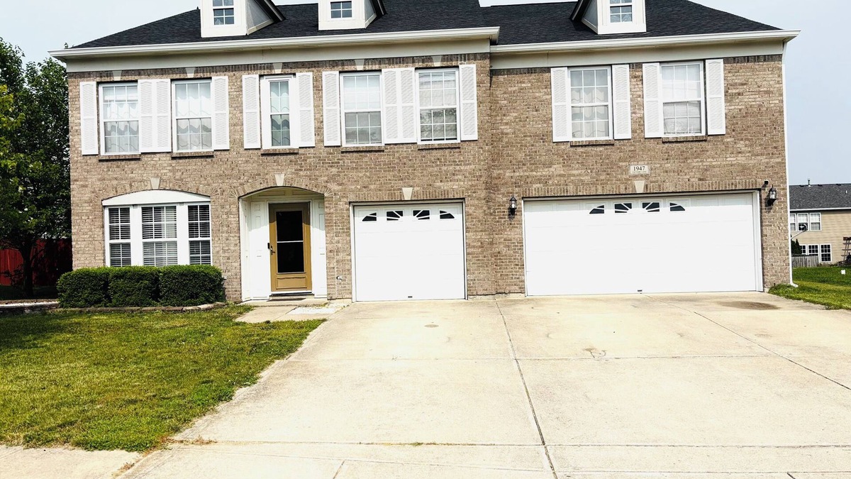 West Newton House | Spacious 5-bedroom house in beautiful Indianapolis with WiFi, AC