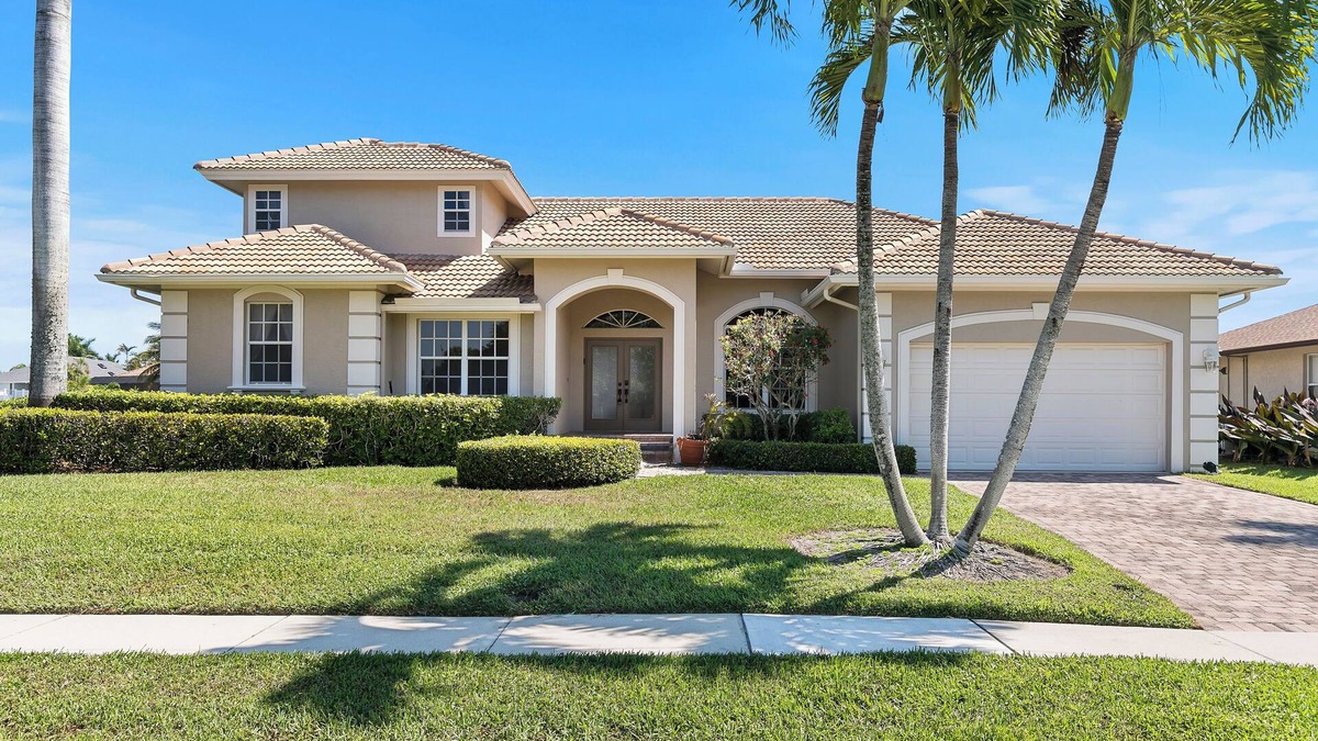 Marco Island House | Spacious 5 Bedroom waterfront home, perfect for the whole family!