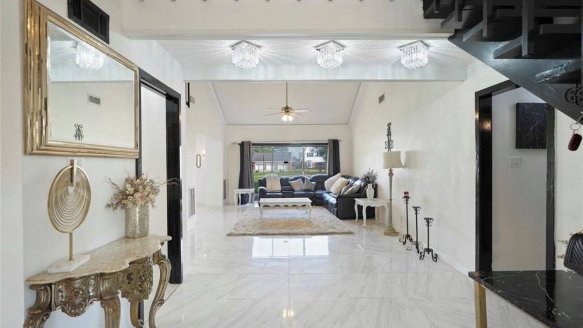 Lakeview  Jefferson County House | Spacious 5 bedroom house in Port Arthur!
