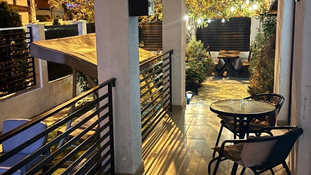 Mamaia-Sat Villa | Spacious 5-bedroom villa with WiFi and AC in beautiful Mamaia-Sat