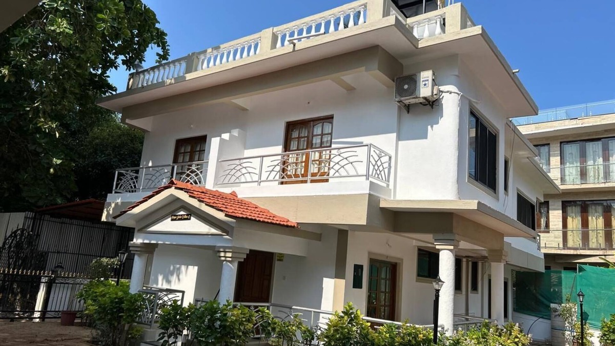 Calangute Villa | Spacious 5 Bedroom-VILLA PAPA JOHN CALANGUTE with swimming pool, Free WiFi, AC
