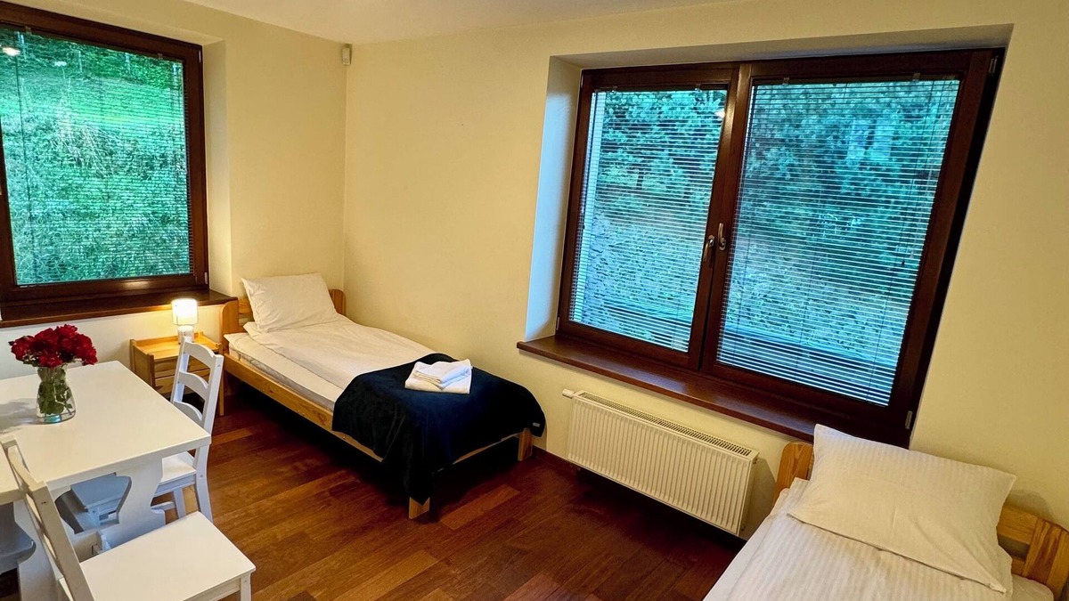 gmina Kamienica Villa | Spacious 5-bedroom villa in welcoming Szczawa with WiFi, AC