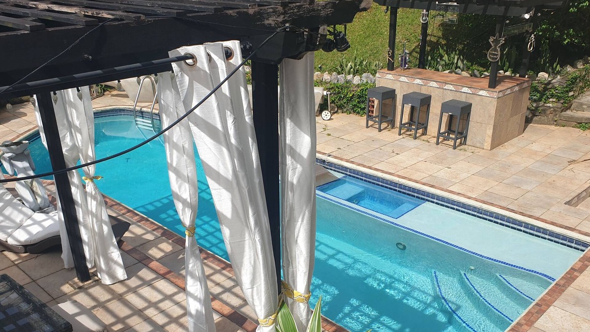 Glencoe Villa | Spacious 5 bedroom Villa with Pool