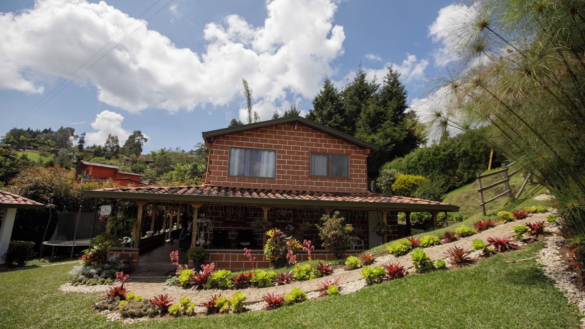 Guarne Villa | Spacious 5-bedroom villa in Guarne-15 min from airport Jose Maria Cordova