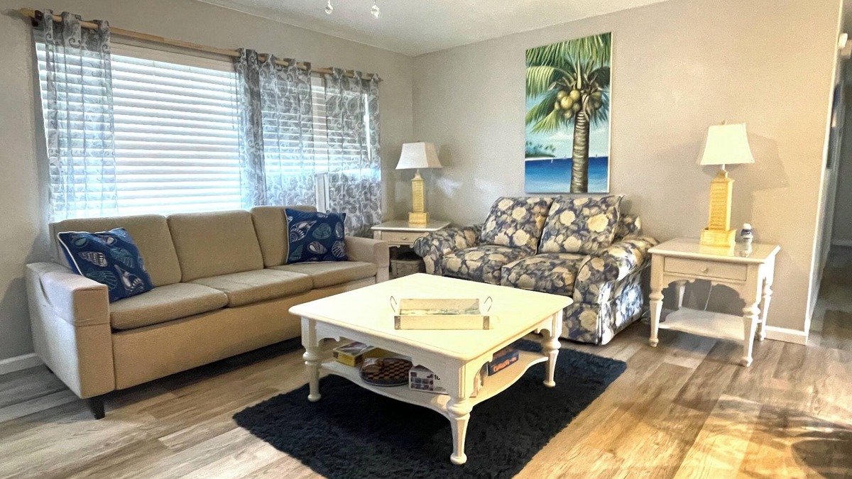 Walsingham House | Spacious 5 Bedrooms Close to Beach, Mall, Movies!