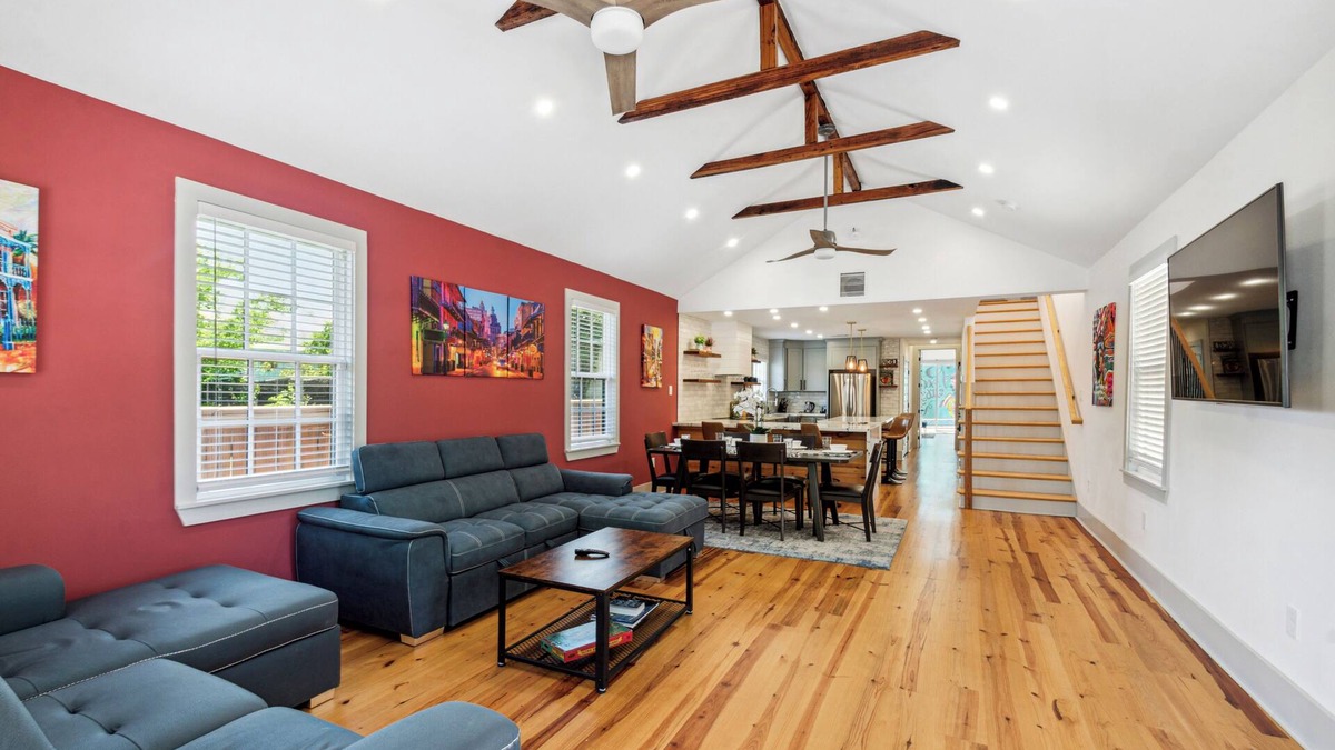 Irish Channel House | Spacious 5 BR 3.5 bath w private backyard