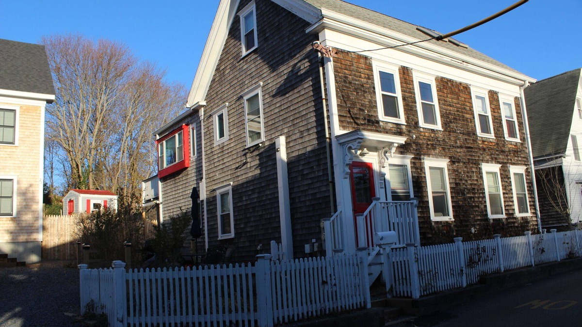 Provincetown House | Spacious 5 BR House steps to Commercial St.;Well appointed:4 king beds,yard,Pkg,