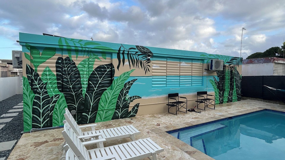 La Pared House | Spacious 5-BR house with private POOL, WiFi, AC in lovely Luquillo