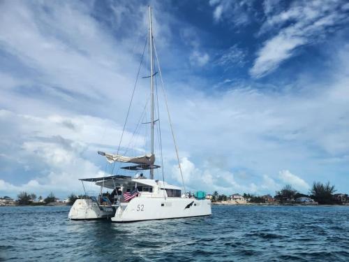 Key West Boat Rental | Spacious 52 ft Catamaran for Dockside Stay
