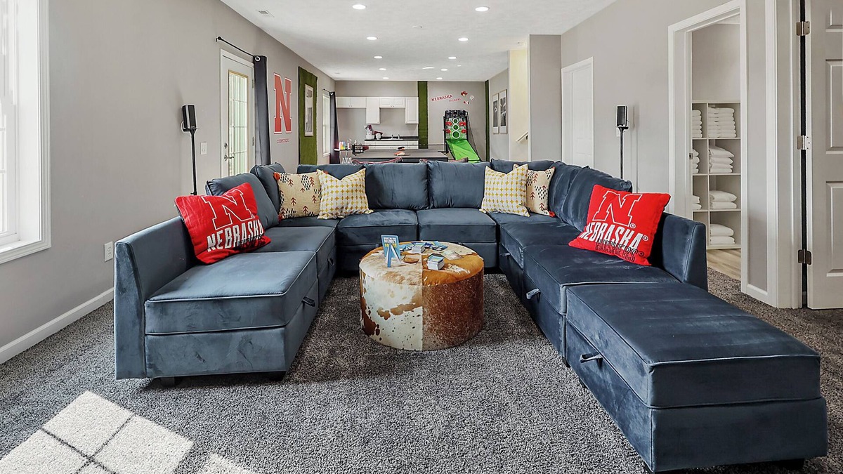 Lincoln House | Spacious 5BD - UNL 5mins - BBQ, Games & Backyard