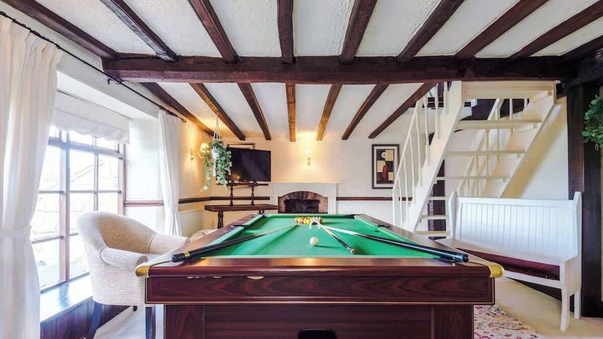 Ruthin House | Spacious 5BR Home w/Game Room