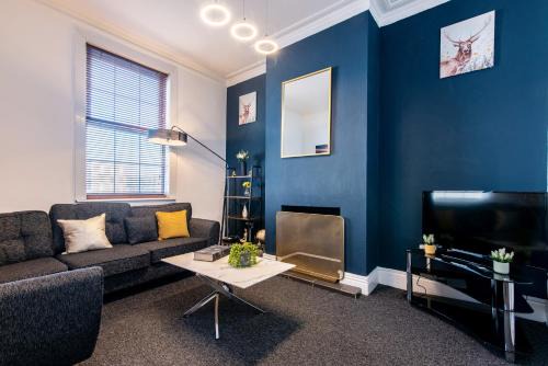 Derby House | Spacious 5BR House in Central Derby - Near Amenities