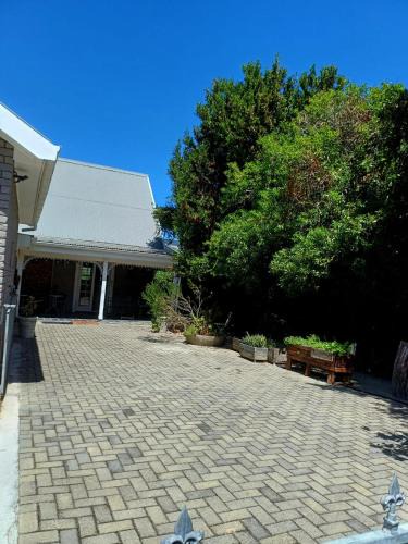 Onrus House | Spacious 5BR House near Davies Pool
