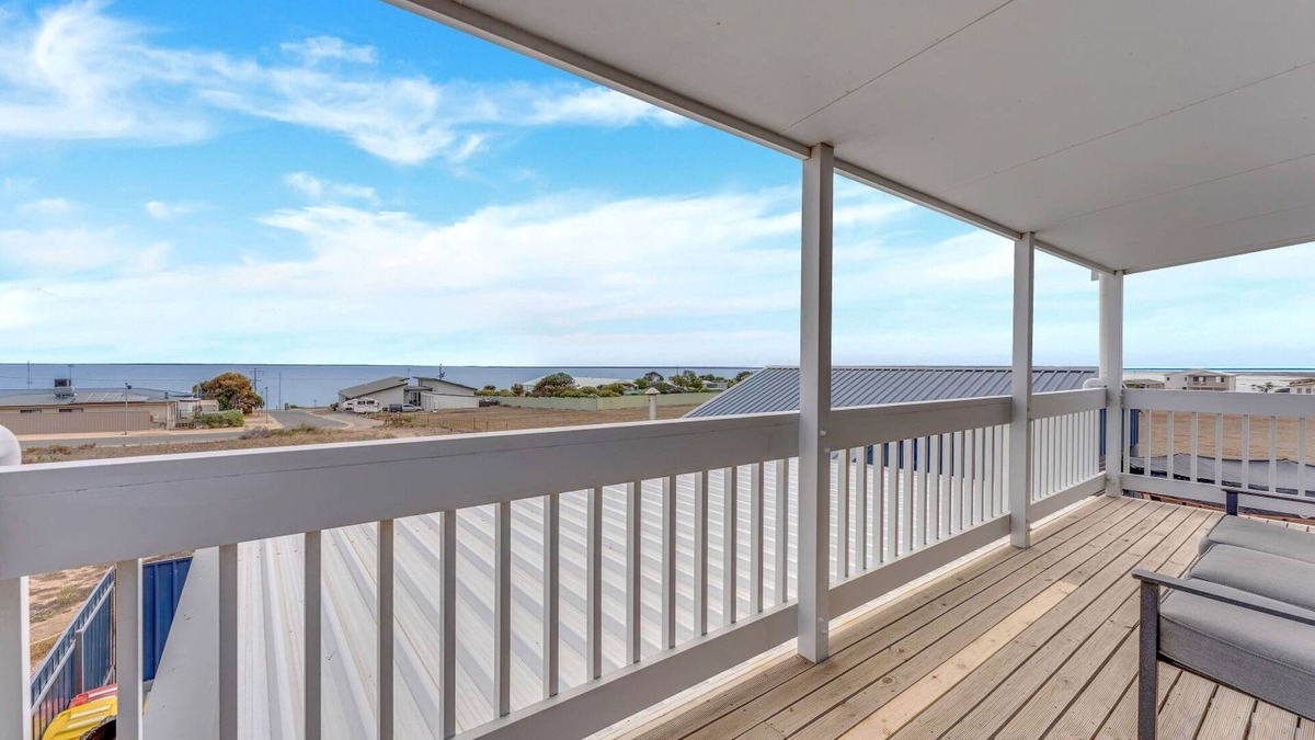 Port Victoria House | Spacious 5BR Retreat w/Ocean Views, Sleeps 13, Walking distance to the Beach