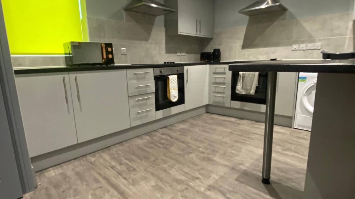 Skegby House | Spacious 6-Bedroom, 8 bathroom Home, Sleeps 12, Perfect for Family & Groups!