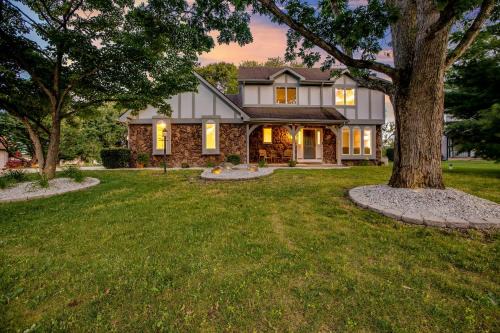 Granger House | Spacious 6-Bed Luxury Home Near Notre Dame