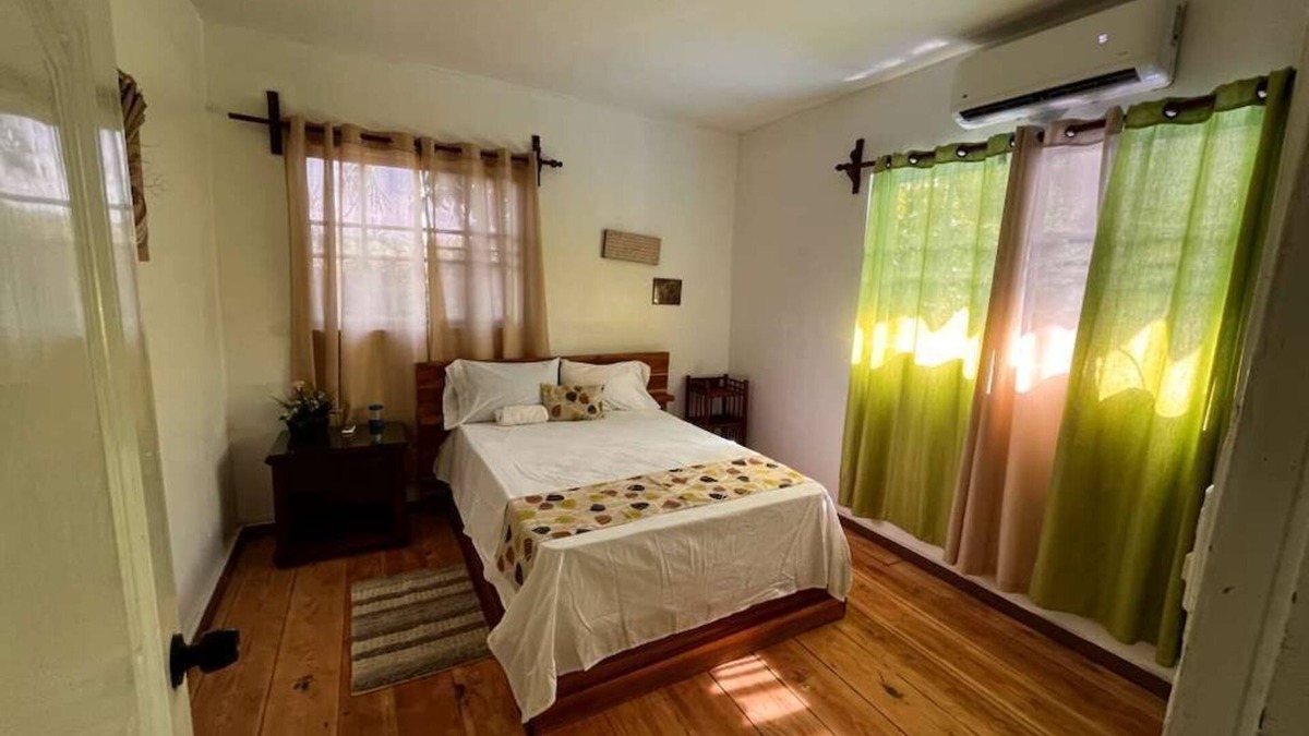 Bonao Villa | Spacious 6-bedroom villa in Tranquil Monseñor Nouel with AC