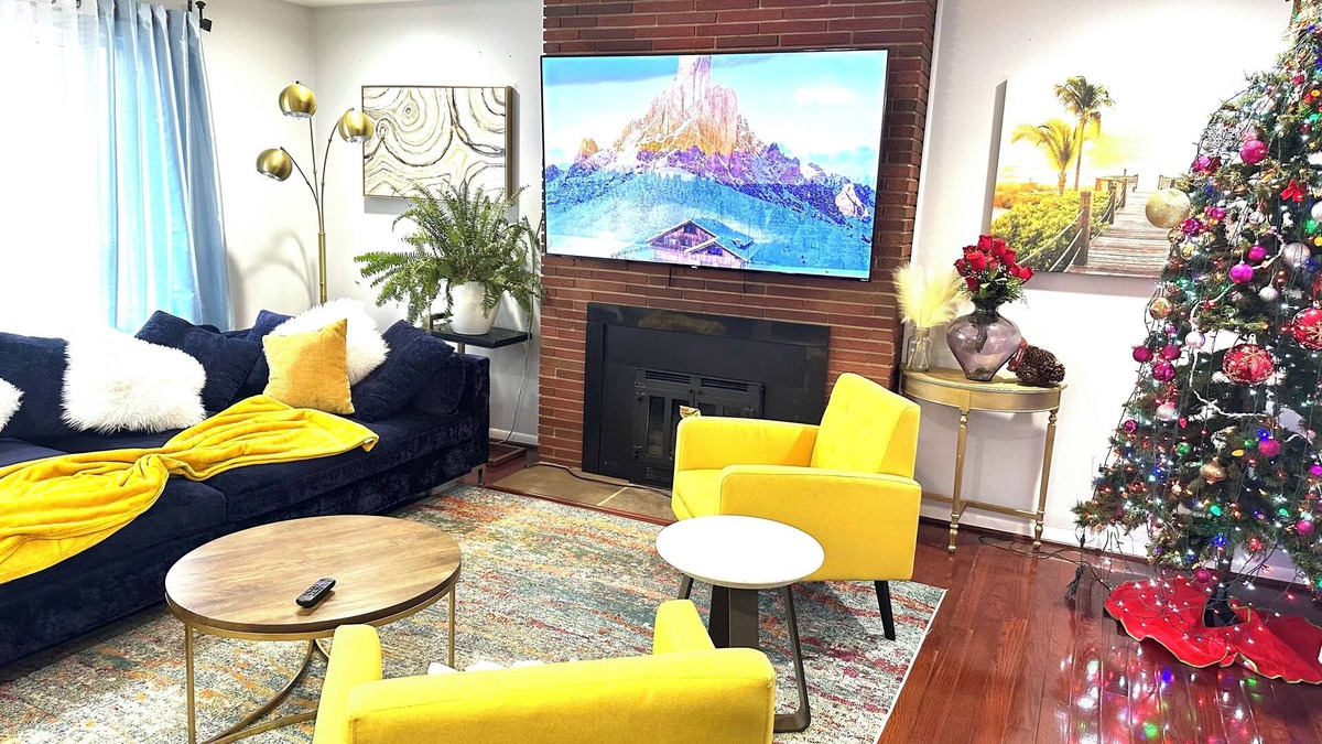 Wheaton-Glenmont House | Spacious 6-bedroom house with WiFi, AC in charming Silver Spring