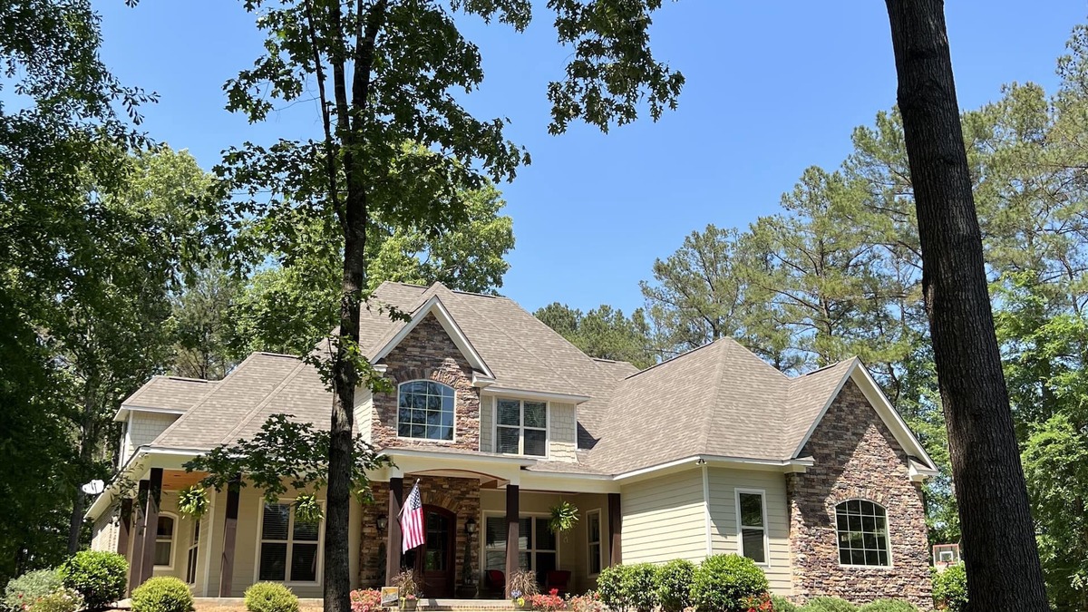 Starkville House | Spacious 6 Bedroom - 5 miles to Miss State - Home Away From Home!