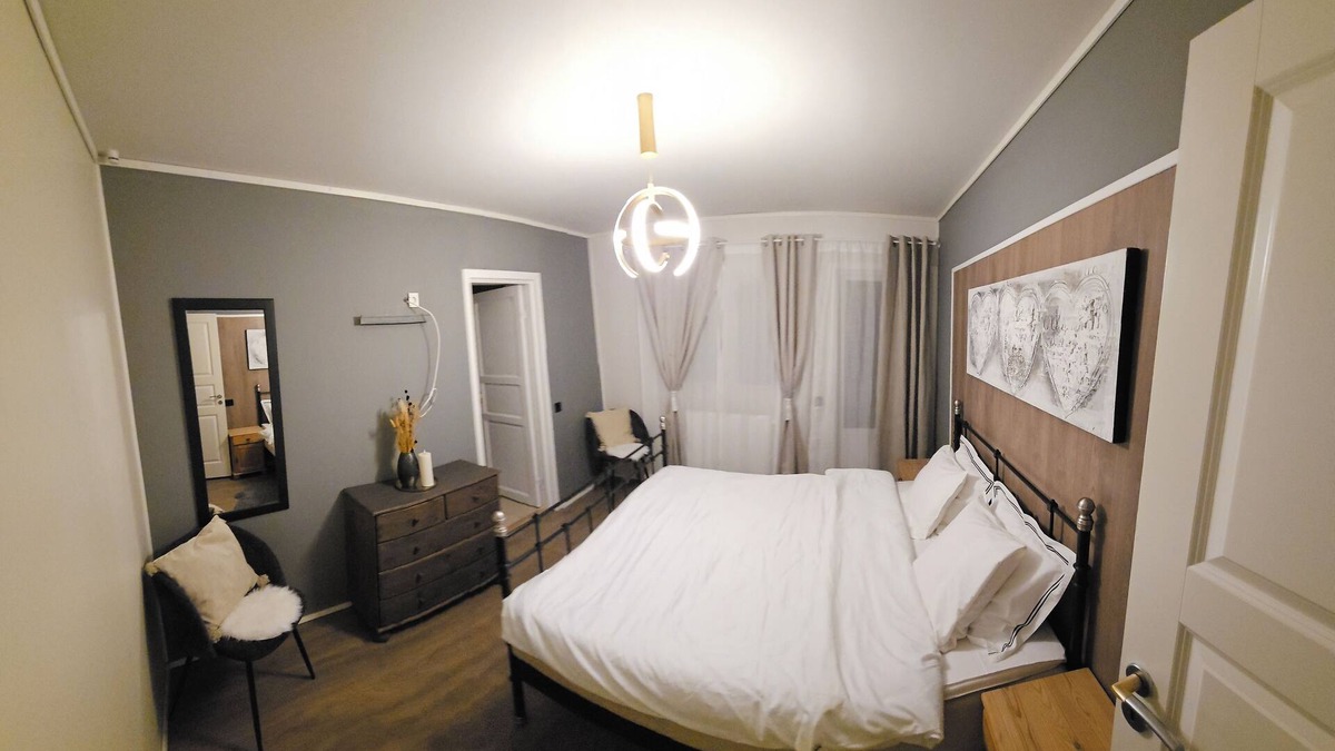 Bucsoaia Ski Chalet | Spacious 6-bedroom chalet in welcoming Vama with WiFi