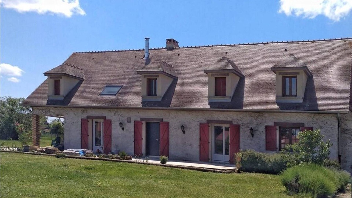 Rongeres Cottage | Spacious 6-Bedroom Cottage with Large Garden, Near Vichy & Le Pal, All-Inclusive Amenities