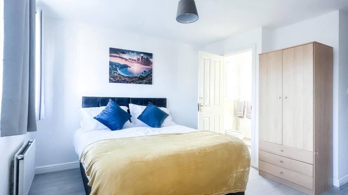Stonnall House | Spacious 6 Bedroom House Near City Centre