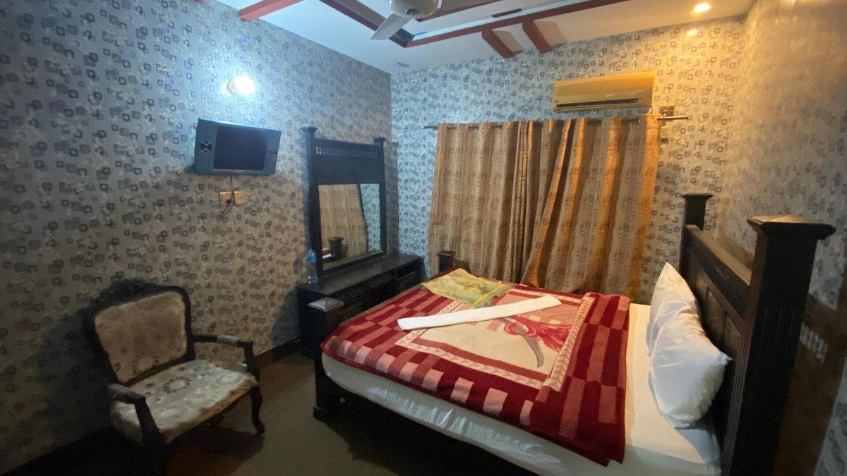 G-9 Sector House | Spacious 6-bedroom house in charming Islamabad with AC, WiFi