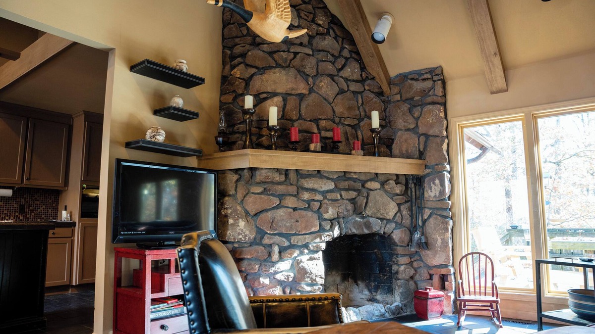 Jenkins House | Spacious 6-bedroom house on 25 acres in the Ozarks w/hot tub and private trail!