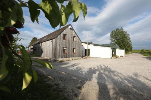 Tore House | Spacious 6 bedroom property on a working fruit farm