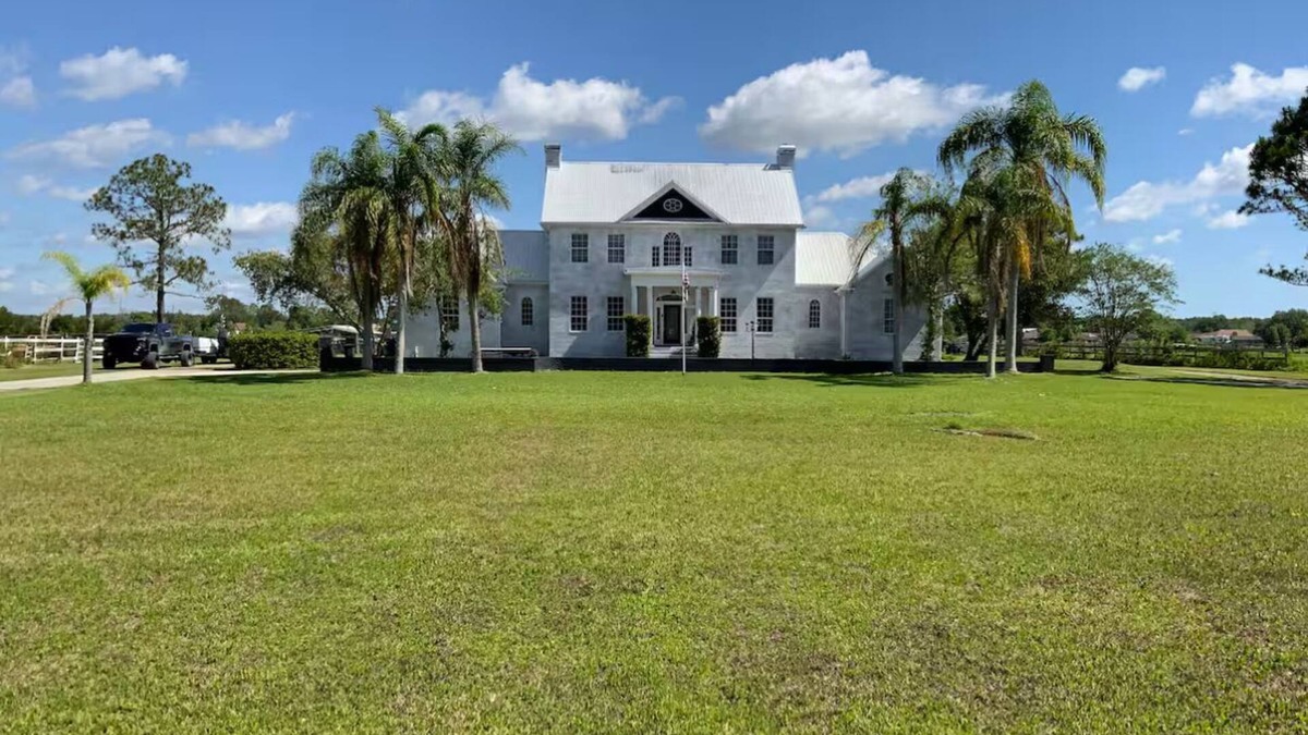 Quiet Place In The Country House | Spacious 6-bedroom house in charming Port Orange with WiFi, AC Pool