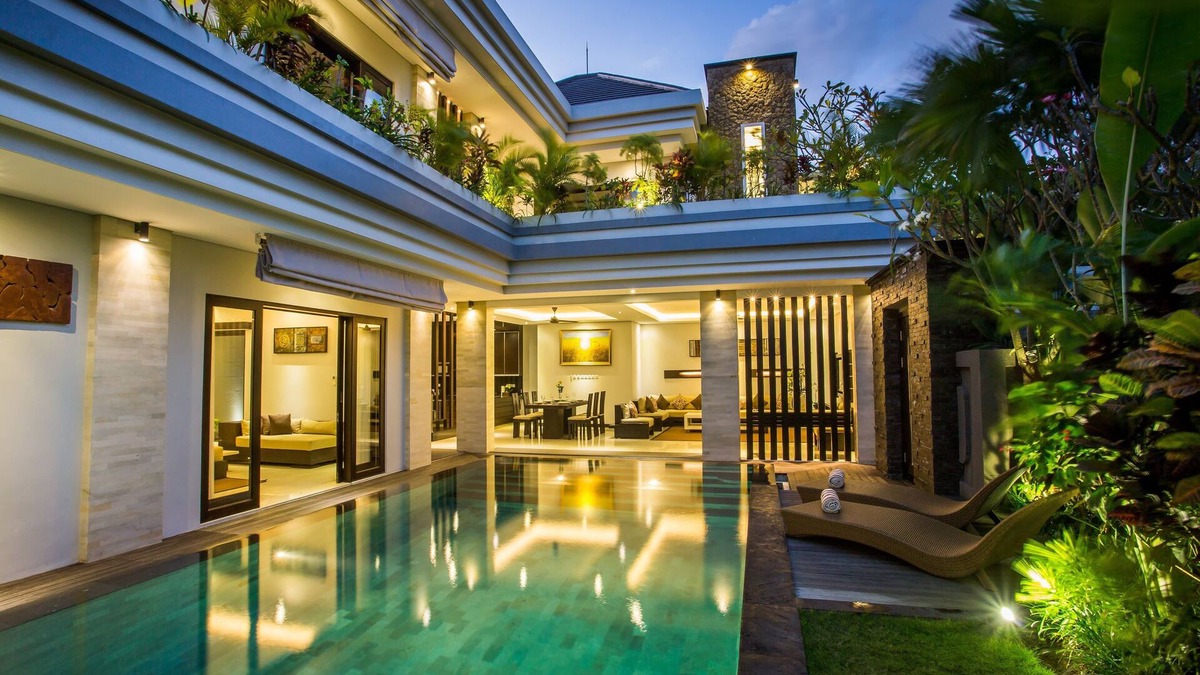 Taman Griya Villa | Spacious 6 bedroom villa with private pool near uluwatu and Jimbaran Beach.