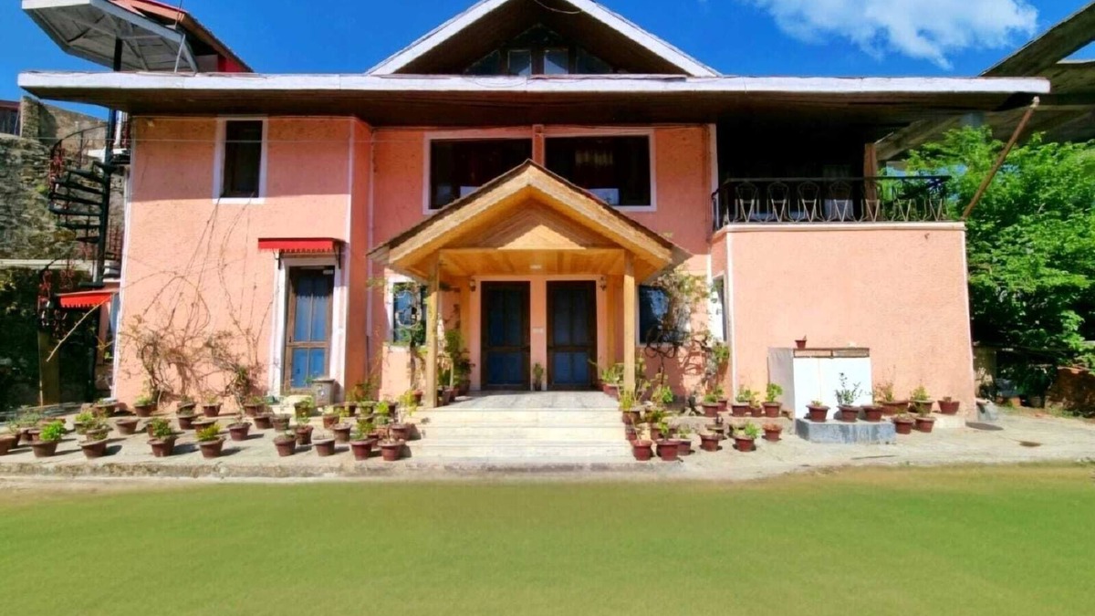 Shimla Villa | Spacious 6-bedroom villa in enchanting Shimla with WiFi