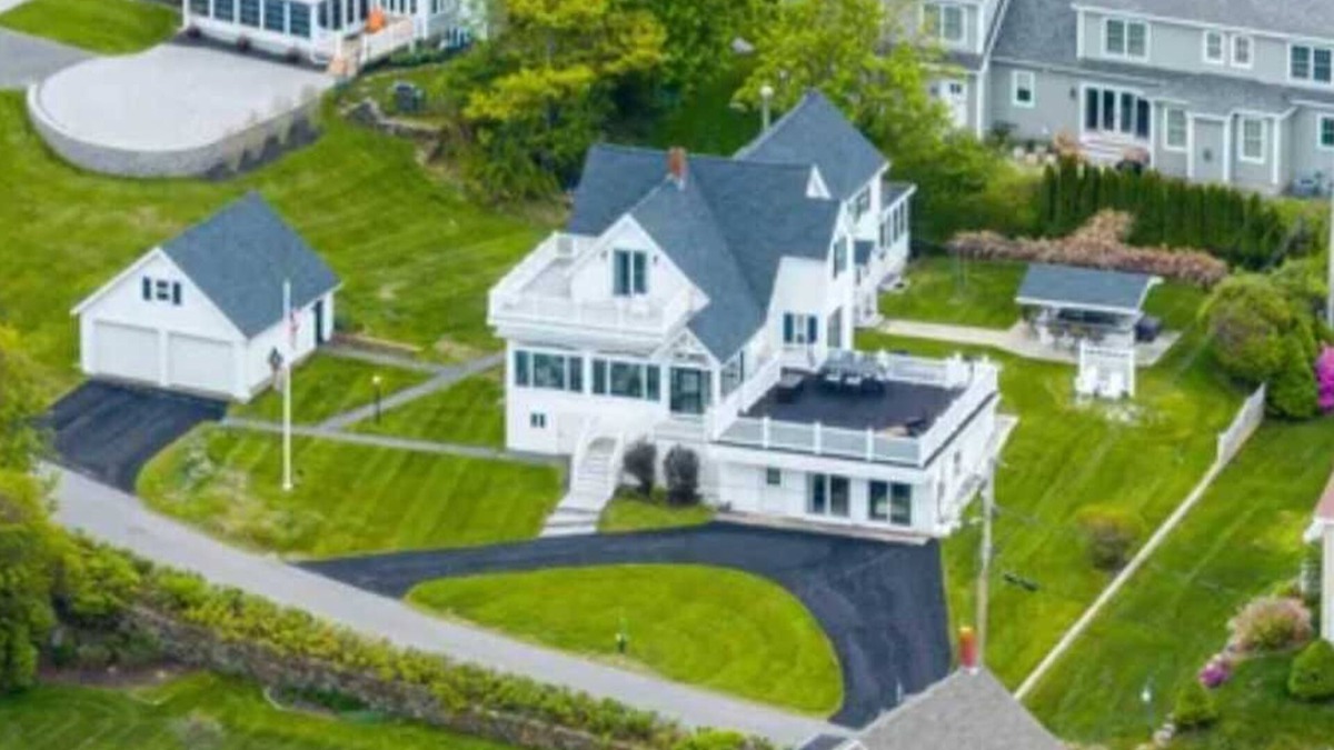 York Beach House | Spacious 6 BR ocean view retreat - stunning views!