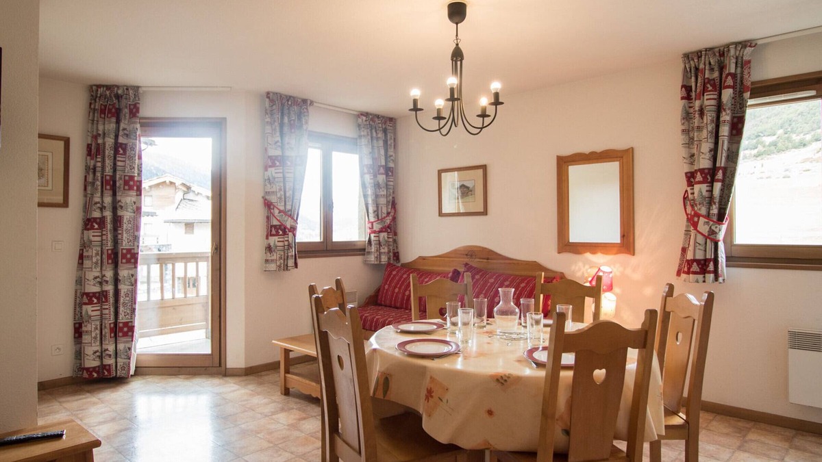 Val Cenis Apartment | Spacious 6-Person Apartment at the Foot of the Slopes with Parking & WiFi