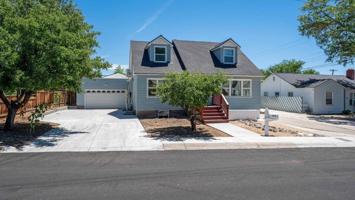 West University House | Spacious 6BR, 5BA House Near UNR & Downtown Reno