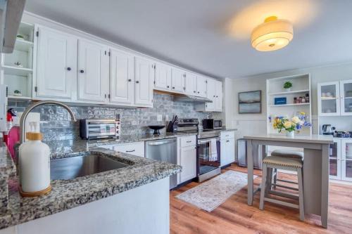 Dover House | Spacious 6BR close to Portsmouth beaches and UNH