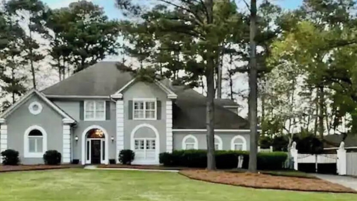 Gunter Afs House | Spacious 6BR Gated Home in a Prominent Golf Community- Sleeps 12