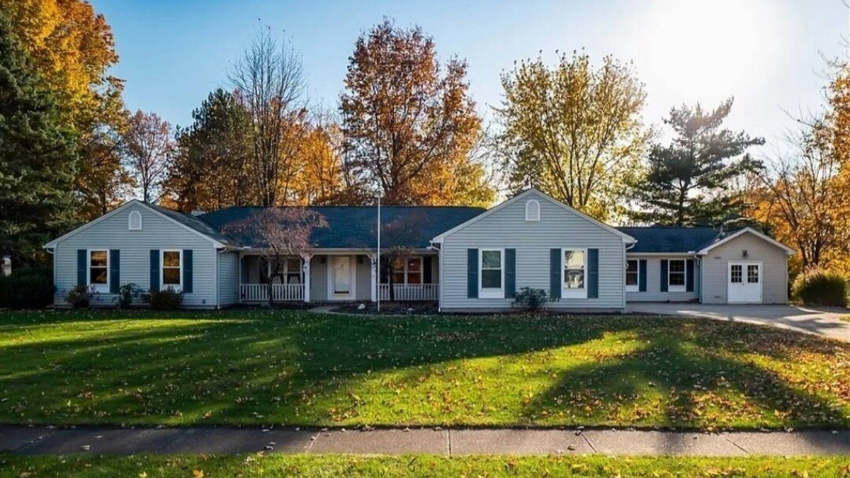 Avon Lake House | Spacious 7-bedroom house in lovely Avon Lake with AC, WiFi & close to Lake Erie