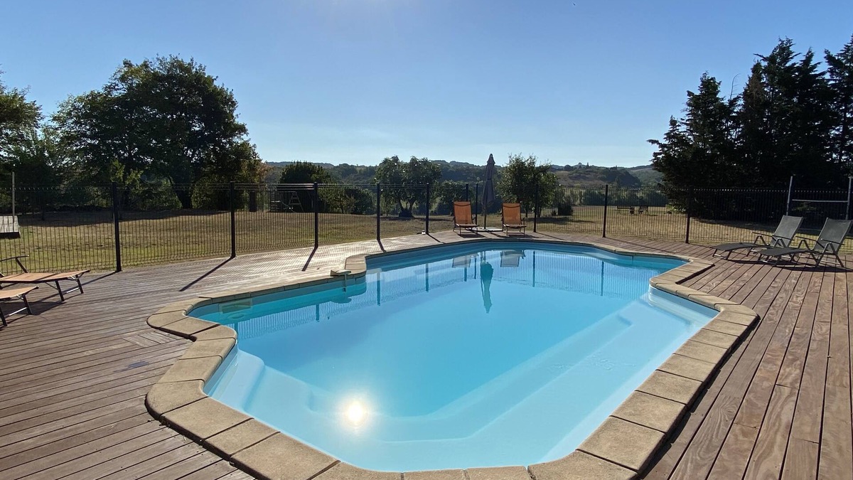 Lafage House | Spacious 7 bedroom house with two acres of gardens, outdoor pool and games room