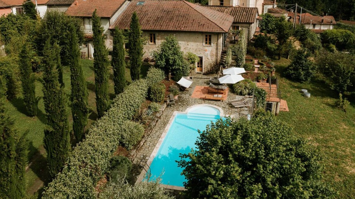 Licciana Nardi Villa | Spacious 7 bedroom air-conditioned villa with swimming pool in northern Tuscany