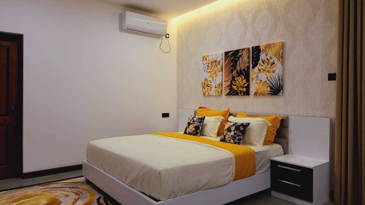 Galle Villa | Spacious 7-bedroom villa with WiFi, AC in peaceful Galle