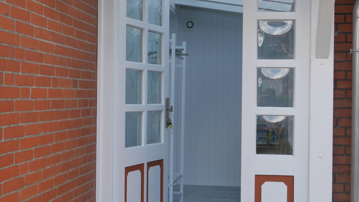 Hohenfelde Apartment | Spacious 75 m2 Fewo "Strandgut" for max 2 adults + 2 children with garden terrace