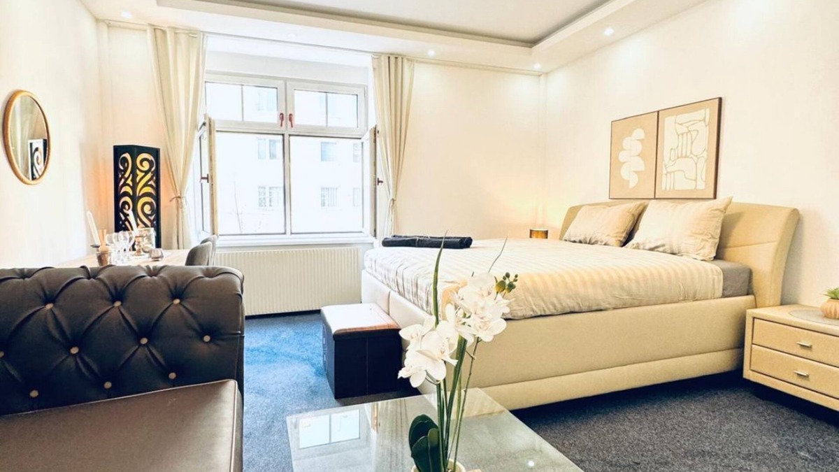 Meidling Apartment | Spacious 7BR Apartment – Prime Location