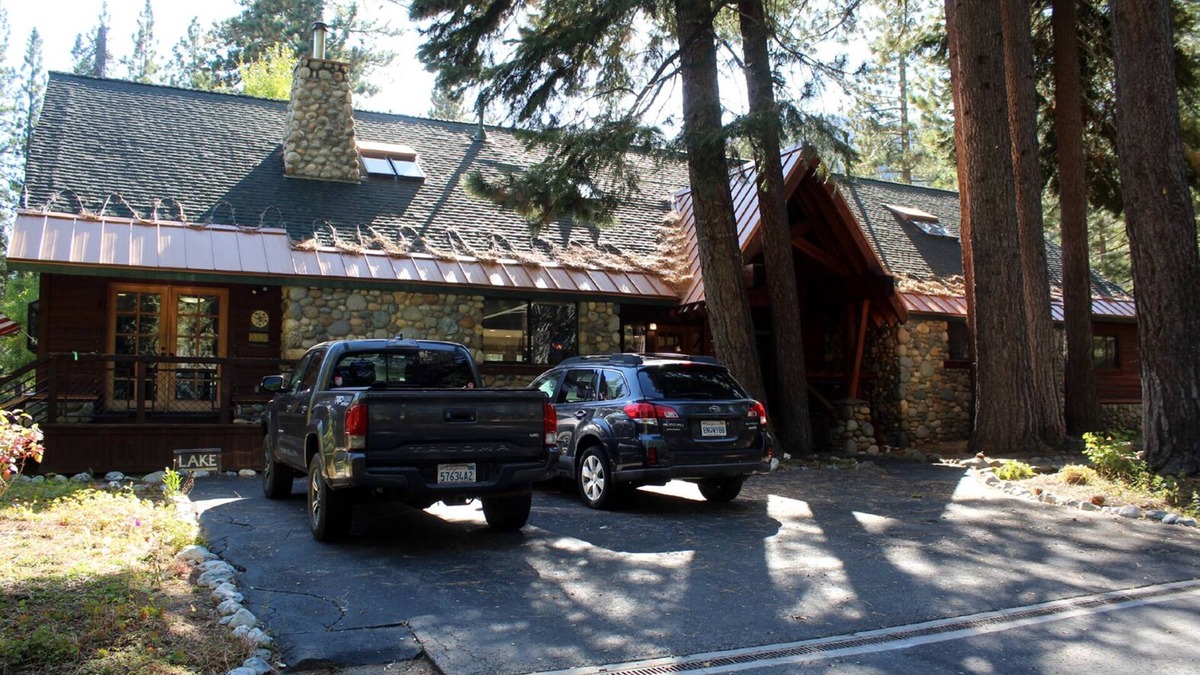 Tahoe Pines House | Spacious 8-bedroom, 6.5 bath mountain home in beautiful Tahoe Pines.