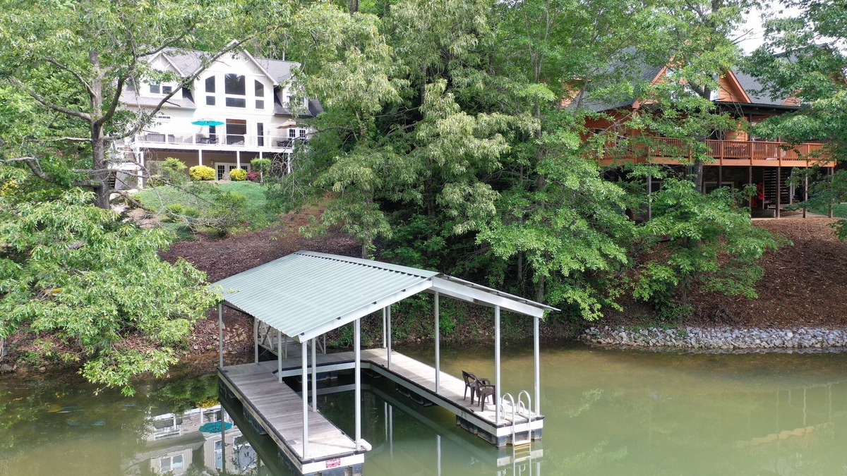 Saxony Forest House | Spacious 8-bedroom house with WiFi and AC on peaceful Lake Keowee private cove.